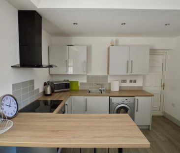 Price £700 pcm - Available Now - Furnished - Photo 2