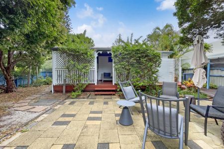 COASTAL COTTAGE | 50 METRES TO THE BEACH - YAROOMBA Your own slice of beachside paradise, rarely available and impossible to resist. - Photo 2