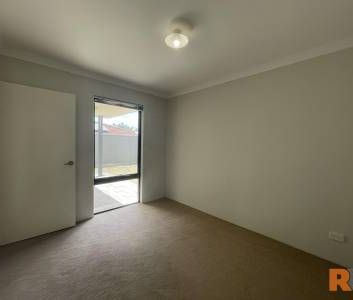 Stylish 3x2 Townhouse in the Heart of Nollamara - Photo 3