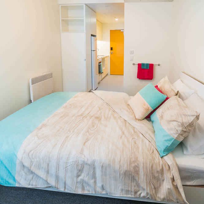 Large Studio Apartment - Photo 1