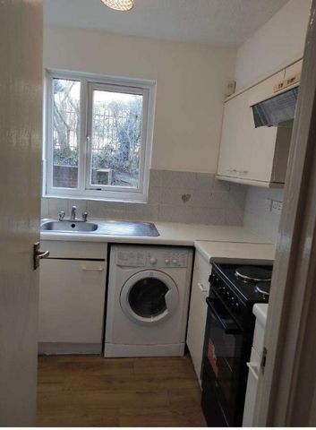 Station Road, Redhill, Surrey, RH1 - Photo 4