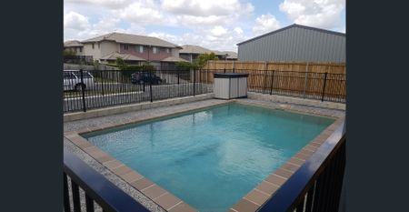 Three Bedroom Townhouse in Richlands - Photo 3