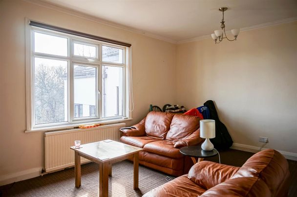 Flat 7, Headingley House 96 Ash Road, Headingley, Leeds, LS6 3HD - Photo 1