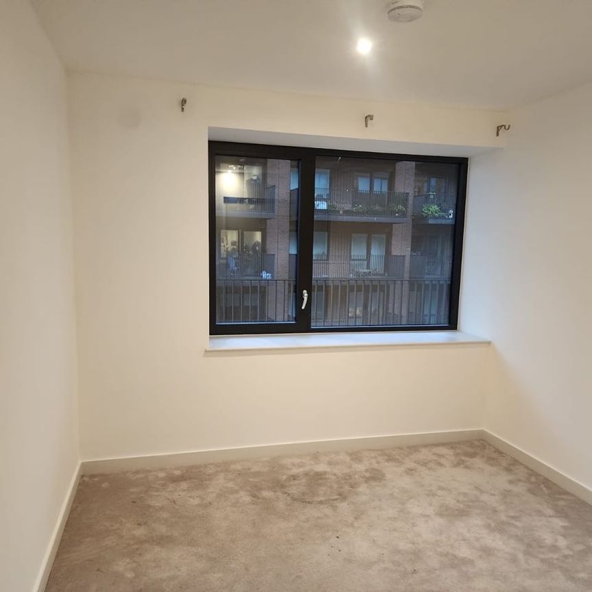 2 Bed Flat, Shipwright St, E16 - Photo 1