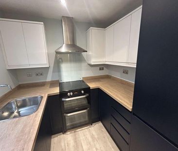 2 bedroom semi-detached house to rent - Photo 2