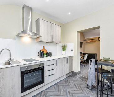 1 bedroom in a house share to rent - Photo 2