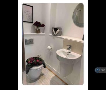 3 bedroom semi-detached house to rent - Photo 5