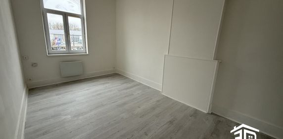 Location Appartement 4 pièces 46m² AVESNES SUR HELPE 59440 - Photo 2