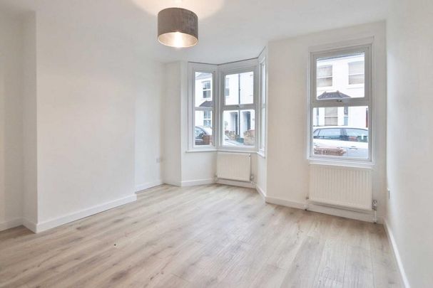 4 bedroom end of terrace house to rent - Photo 1