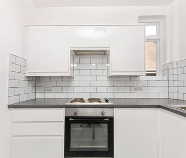 3 Bed Detached House, Valmont Road, NG5 - Photo 6