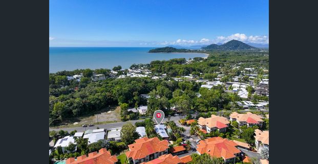 Hop skip and jump from the beach! - Photo 1