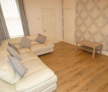 3 bedroom flat to rent - Photo 1