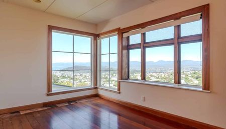 3 Bedroom Home in Brooklyn - Photo 4