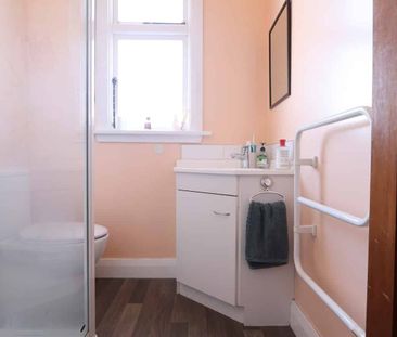 Retro Beauty with Modern Benefits - Photo 4