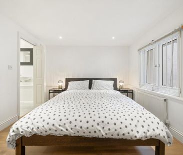 3 bedroom flat to rent - Photo 4