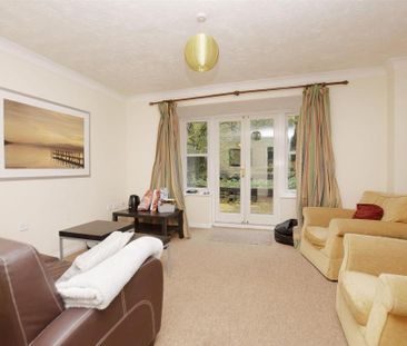 3 bedroom semi-detached house to rent - Photo 1