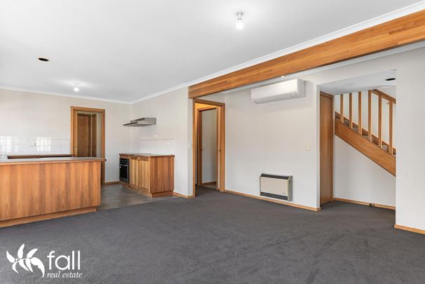 Spacious Townhouse, Central Location - Photo 1