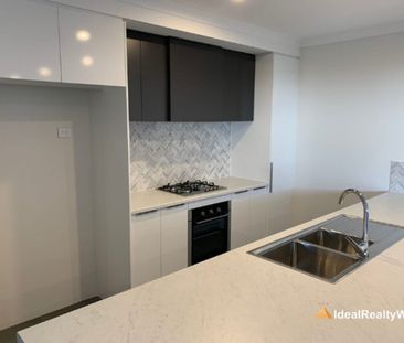 An exceptional family retreat nestled in the heart of Hammond Park - Photo 5