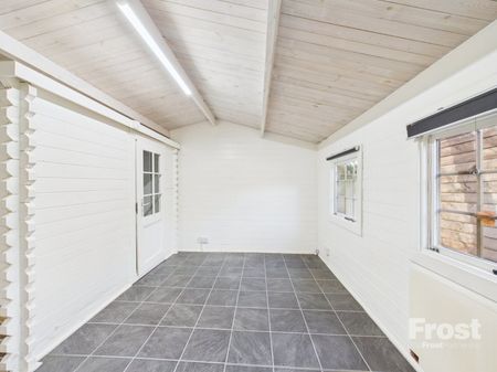 Log Cabin @ Beeches, Oak Stubbs Lane, Dorney Reach,SL6 - Photo 2