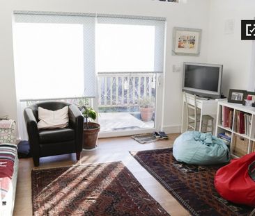Room for rent in 2-bedroom house in Killiney, Dublin - Photo 2