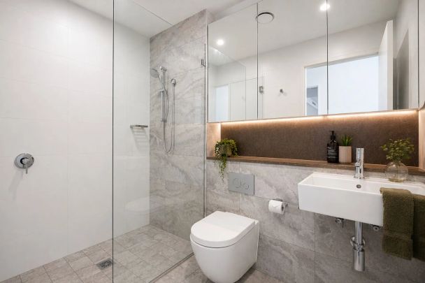 Superior North Facing Top Floor Penthouse - Photo 1