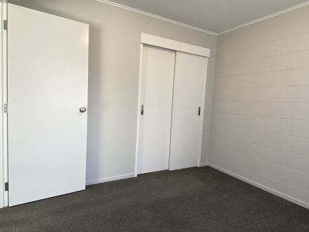 Immaculate 2 Bedroom Unit - Photo 4