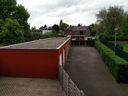 Dakappartement met 2 slaapkamers, ruim terras en garage. - Photo 3