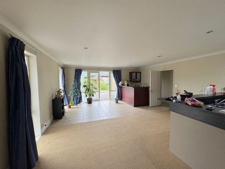 A home with great street appeal and comfort inside - Photo 2