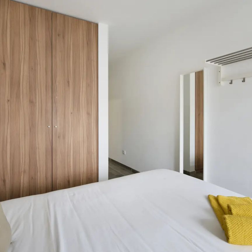Room in a shared 4-bedroom apartment for rent in Lisbon, couples not allowed - Photo 1