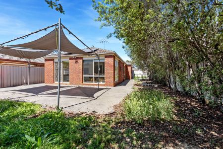 5 Willandra Loop, 3023, Caroline Springs Vic - Photo 3