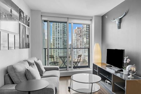 Richards Street - Photo 4