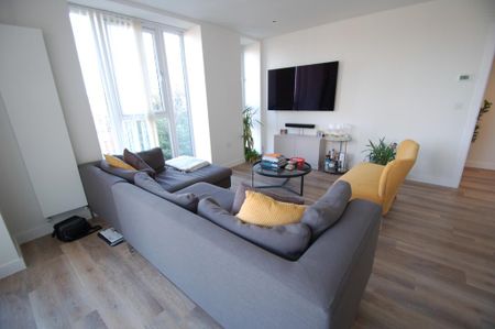 2 bedroom flat to rent - Photo 2