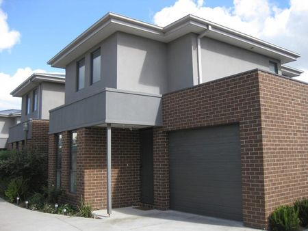 Modern 2 Bedroom Townhouse - Photo 2