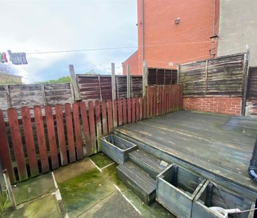 3 bedroom end of terrace house to rent - Photo 6