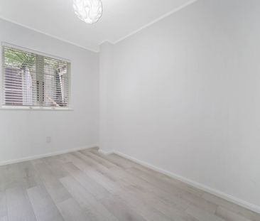 Stylish Parnell Townhouse in Double Grammar Zone – Prime Location! - Photo 4