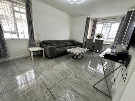 3 Bed Flat, Frithville Gardens, W12 - Photo 4