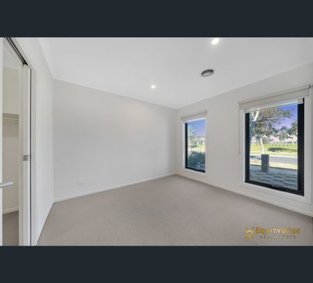24 Crestfield Way, Wyndham Vale, Vic 3024 - Photo 2