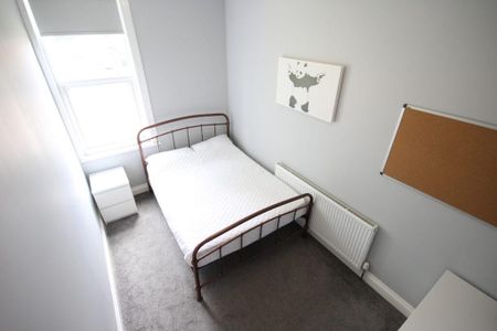 6 bedroom terraced house to rent - Photo 3