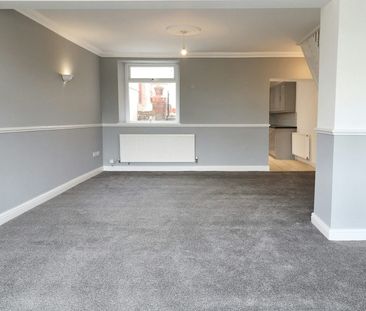 Terraced House to rent on - Photo 1