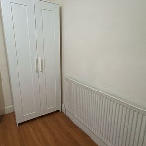 Room in a Shared House, London, CR0 - Photo 2
