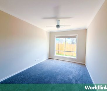 Modern & Spacious Family Home with Large Backyard & Ducted aircon - Photo 2