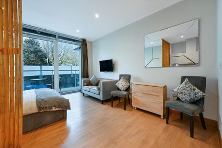 A studio apartment to let in Oswald Building, Chelsea Bridge Wharf, Battersea, SW11 - Photo 3