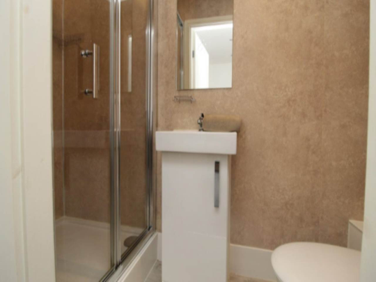 De Lacy Mount (Room 1), Kirkstall, Leeds - Photo 1