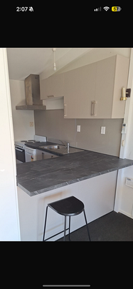City fringe furnished 1 bed unit. - Photo 1