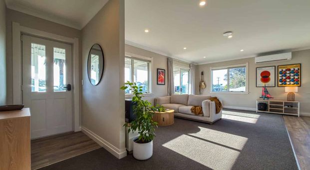 Modern 3-Bedroom Home - Great location - Photo 1