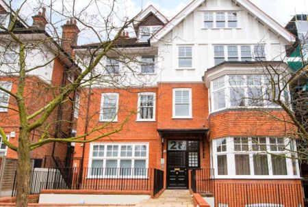 Two bedroom, three bathroom property located in a secure period conversion located on Lyndhurst Road - Photo 2