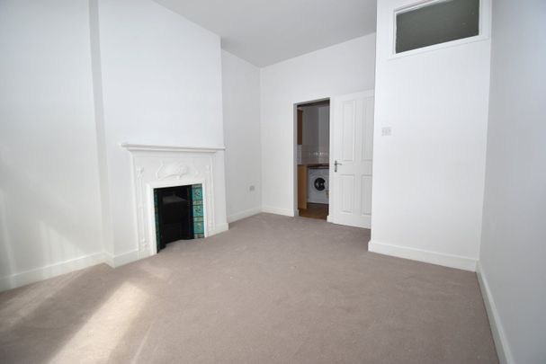 Rushey Green, London, SE6 - Photo 1