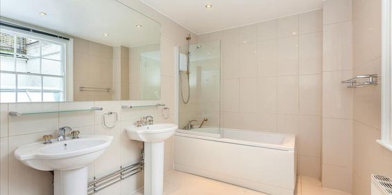 2 bedroom mews to rent - Photo 3