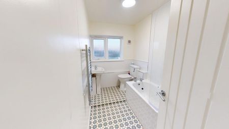 3 bedroom flat to rent - Photo 5