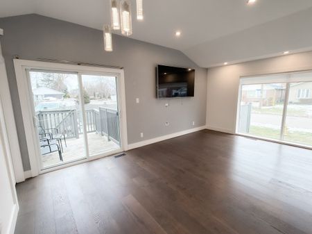 For Lease - 18 Deerfield Road Unit# Main Floor, Toronto, Ontario - Photo 3